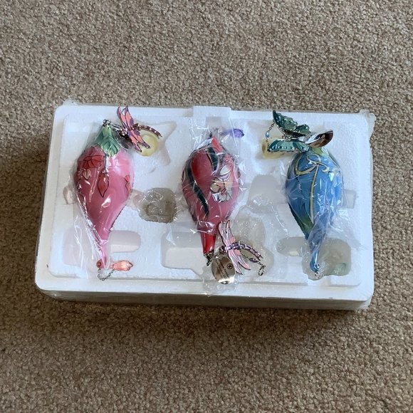 Bradford: Treasured Wings Heirloom Porcelain Ornament Collection, SIXTH Issue - Picture 1 of 1